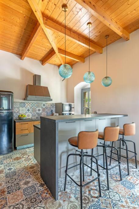 Villa Aiolia Kondoyenadha Luaran gambar
