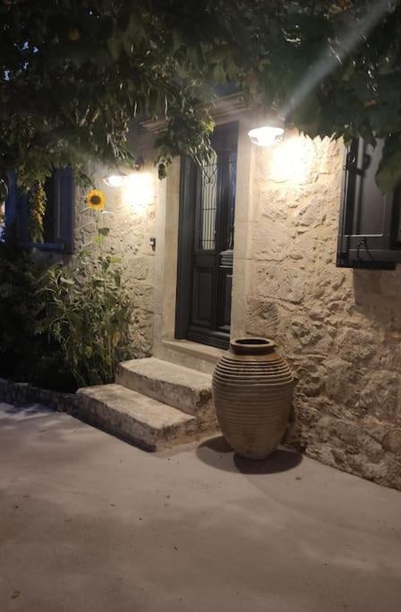 Villa Aiolia Kondoyenadha Luaran gambar