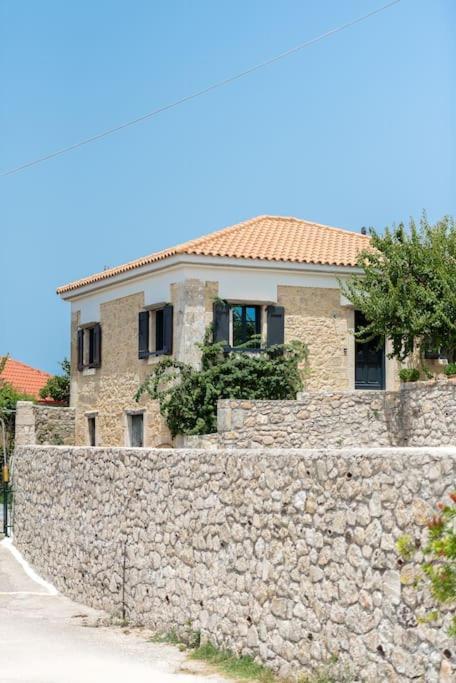 Villa Aiolia Kondoyenadha Luaran gambar