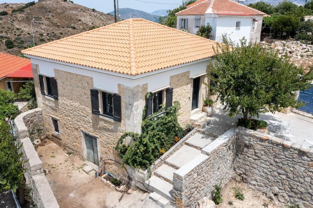 Villa Aiolia Kondoyenadha Luaran gambar