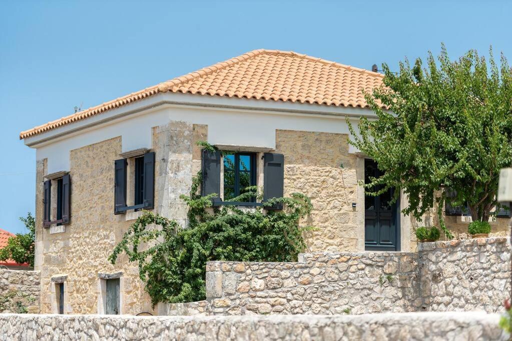 Villa Aiolia Kondoyenadha Luaran gambar