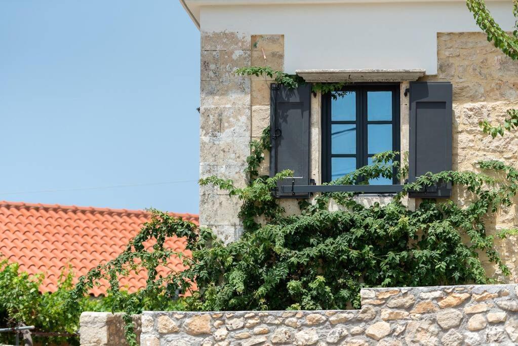 Villa Aiolia Kondoyenadha Luaran gambar