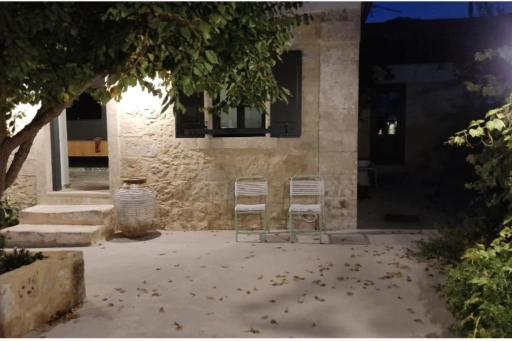 Villa Aiolia Kondoyenadha Luaran gambar
