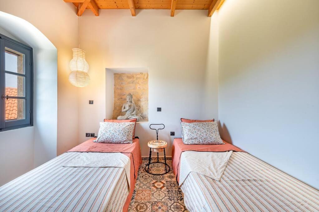 Villa Aiolia Kondoyenadha Luaran gambar